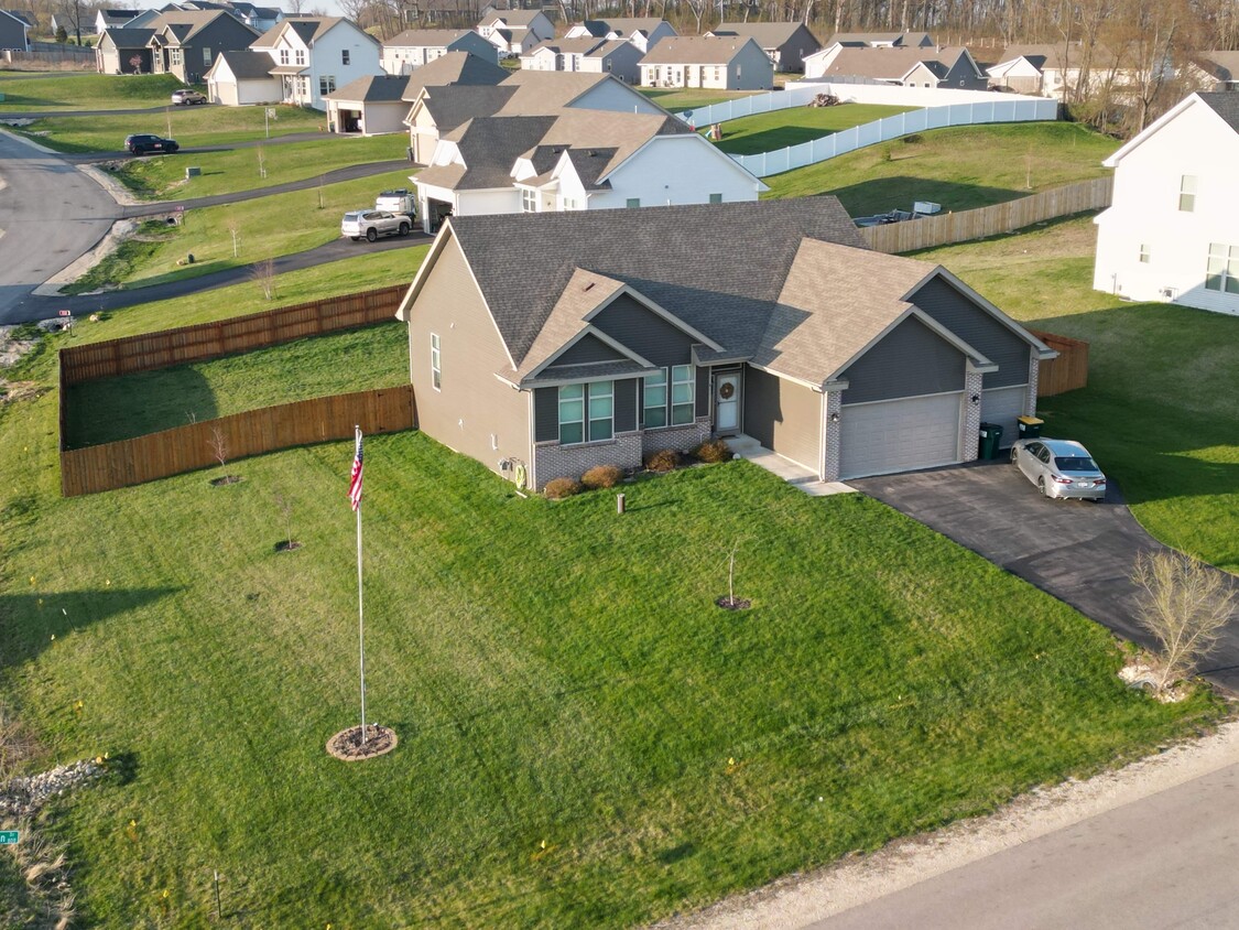 Primary Photo - 811 E Mason Dr