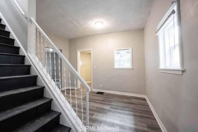 Foto del edificio - "Spacious 5-Bedroom Home on Orange Street ...