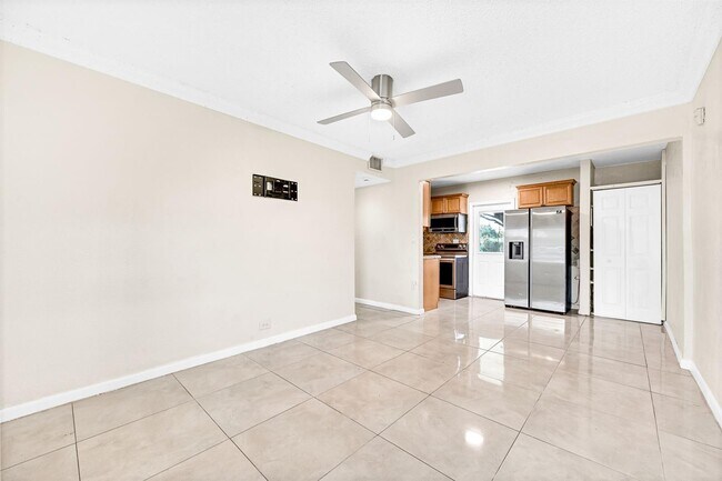 Foto del edificio - 15710 NW 19th Ave