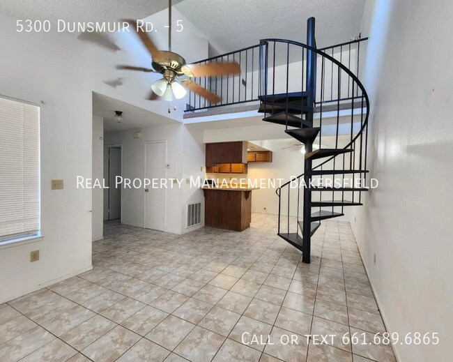 Foto del edificio - 5300 Dunsmuir Rd