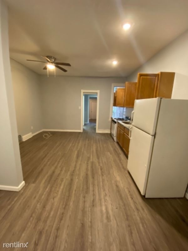Primary Photo - 2 br, 1 bath Apartment - 247 W Berkley St