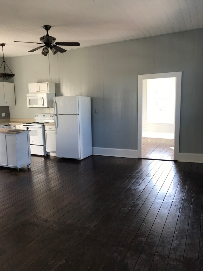 Building Photo - 2127 Avenue K Ave