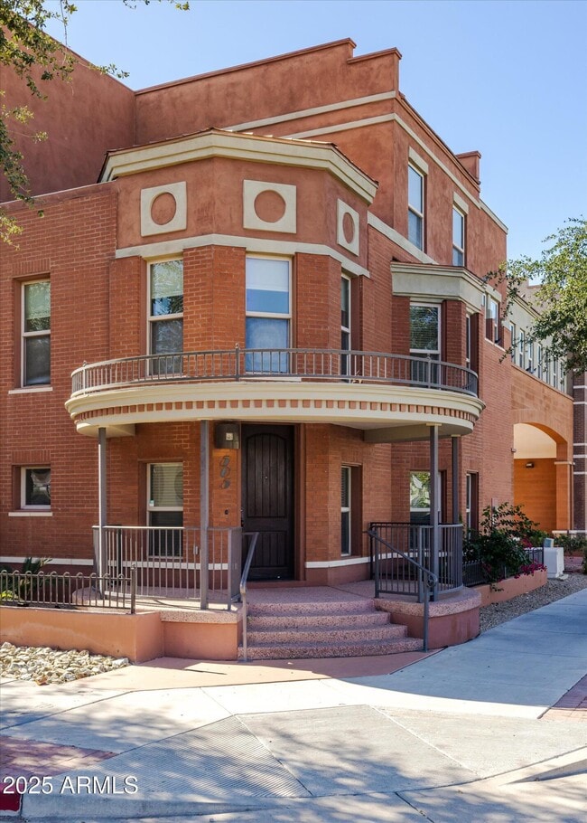 Building Photo - 505 W 6th St