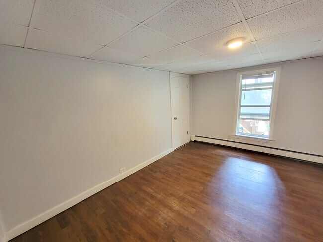 Building Photo - 929 Winthrop Ave