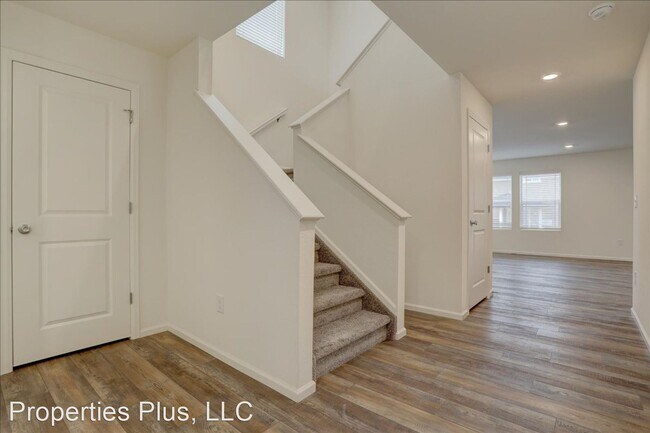 Building Photo - 3 br, 2.5 bath House - 6171 N Malaya St