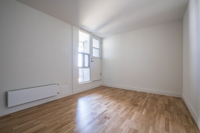 Photo du bâtiment - 230 Oak St