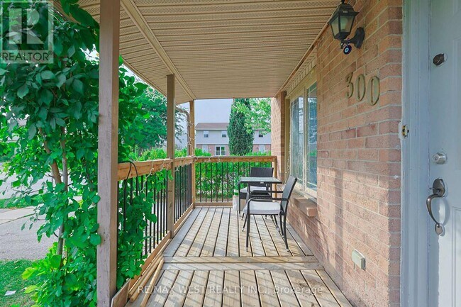 Photo du bâtiment - 300 Crawford St