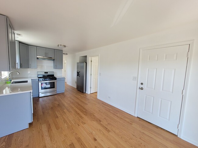 Building Photo - 2833 N Auxplaines St