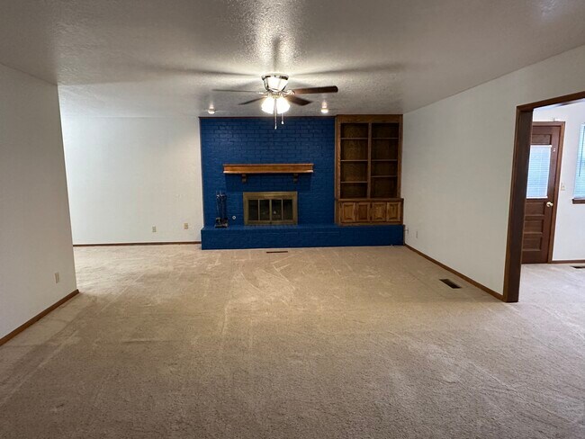 Building Photo - 2011 Hunters Hill Dr
