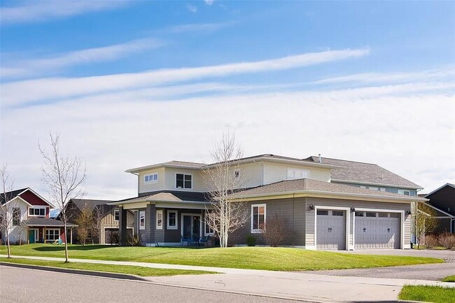 Building Photo - 4894 Triumph St