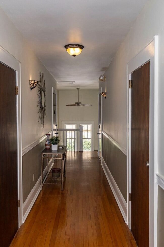 Building Photo - Charming Downtown Orlando 1/1 Corner Condo Near Lake Eola!