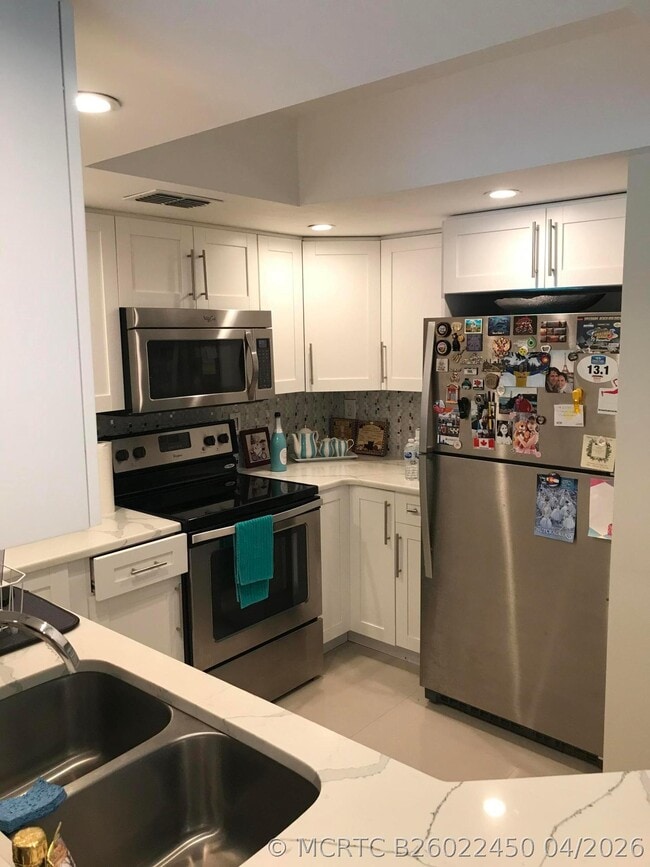 Building Photo - 708 Crestwood Ct S