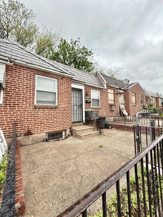 Foto principal - Renovated 2-Bedroom Home with Finished Bas...