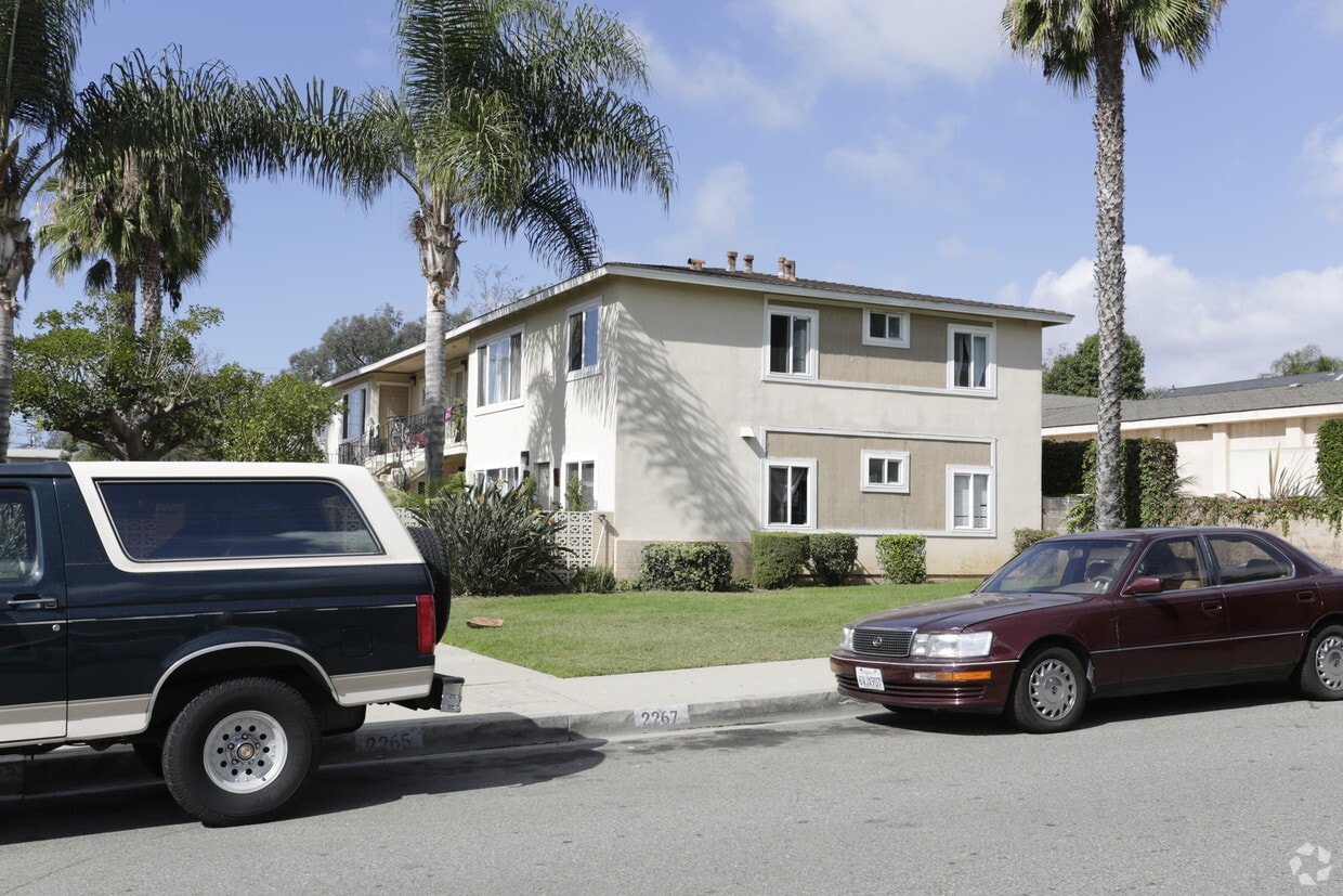 Building Photo - 2265-2267 Canyon Dr