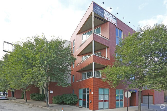 Foto del edificio - 1656 N. Bosworth