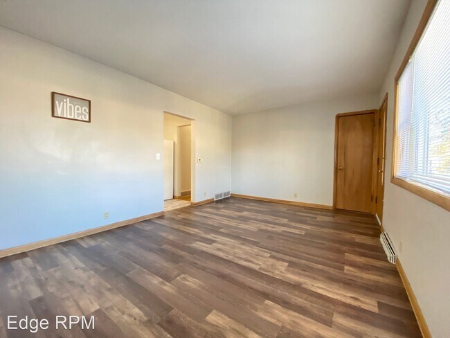 Foto del edificio - 3 br, 1 bath House - 1122 Division Street