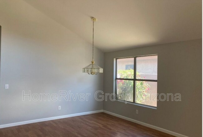 Foto del edificio - 4716 E Weaver Rd