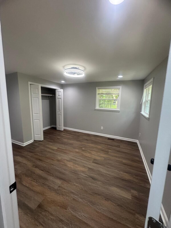 Foto del edificio - 1542 E Perry St