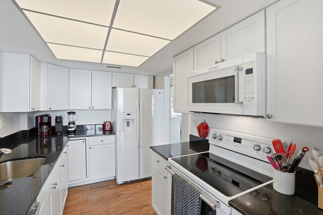 Foto del edificio - 10475 Gulf Shore Dr