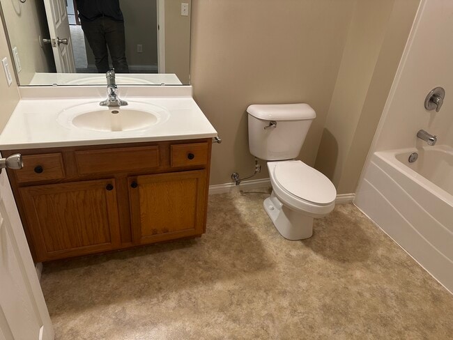 bath - 575 N Cartwright St