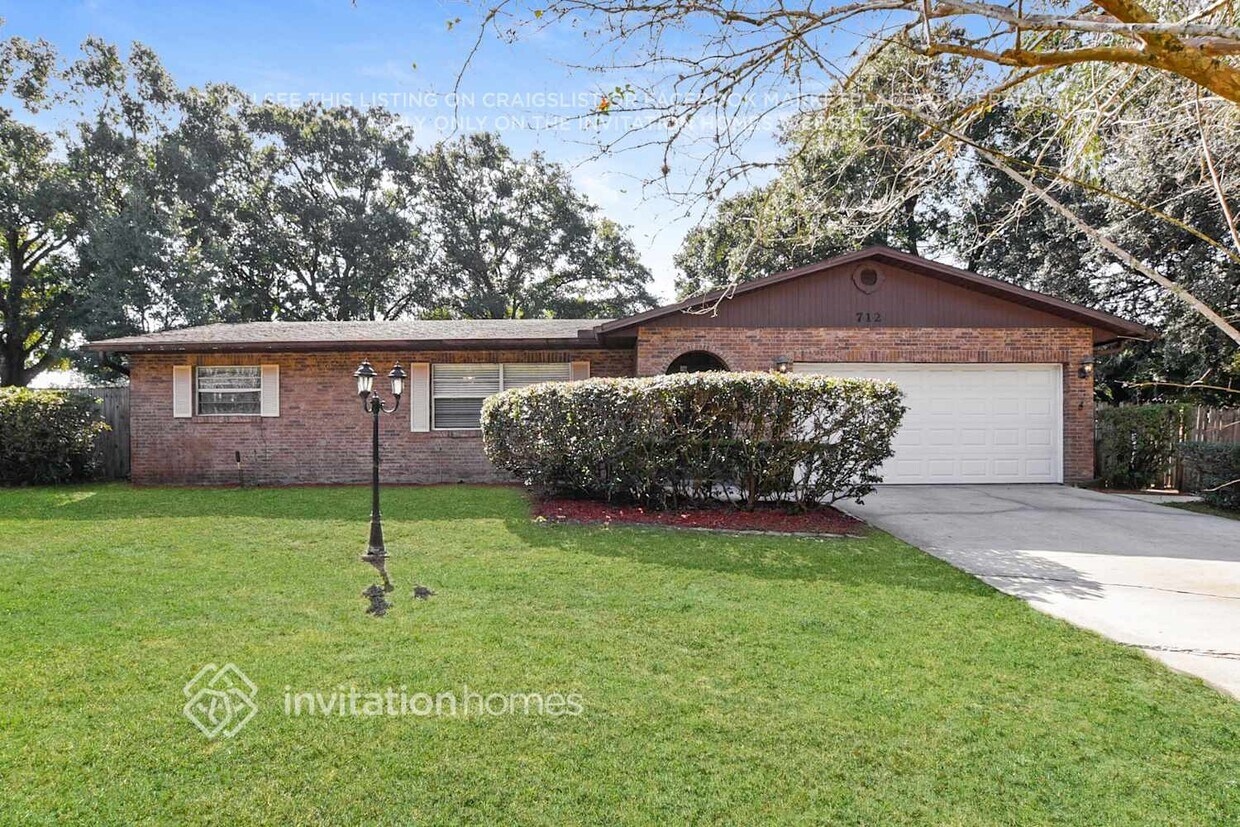 Foto principal - 712 Vassar Rd