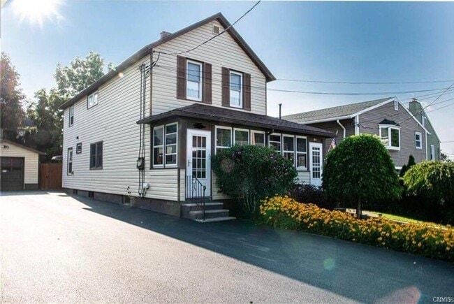 Building Photo - 204 King Ave