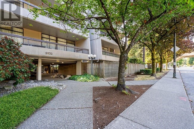 Building Photo - 5932-5932 Patterson Ave