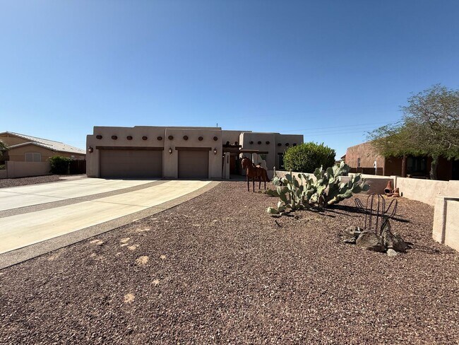 Building Photo - Gorgeous Furnished Pool/Spa Home with spec...
