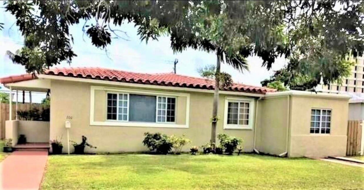 Foto principal - 700 NE 168th St