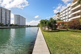 Building Photo - 220 Kings Point Dr