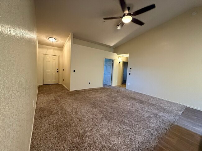 Foto del edificio - 3074 S Todd Ave
