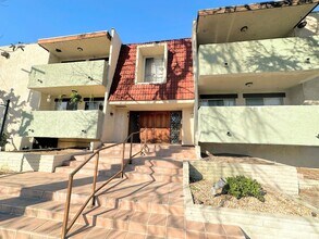Building Photo - 5035 Coldwater Canyon Ave