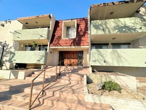 Building Photo - 5035 Coldwater Canyon Ave