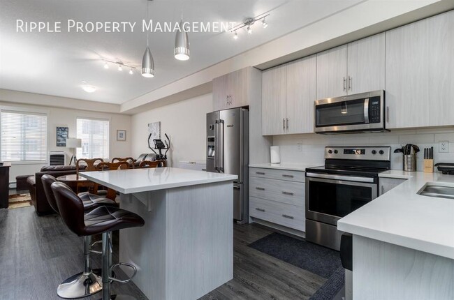 Photo du bâtiment - FIRST MONTH FREE! INCREDIBLE 2 BEDS/2 BATH...