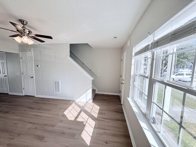 Foto del edificio - 1007 Banister Loop