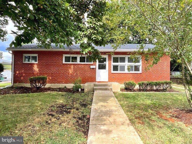Building Photo - 1030 Collwood Rd