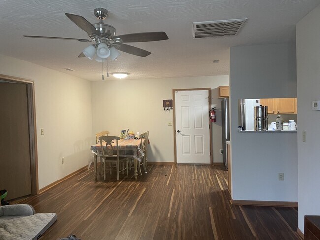 Building Photo - 1101 Altamonte Dr