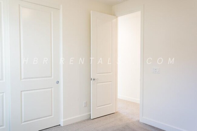 Foto del edificio - Ellis Neighborhood  | Spacious Single-Stor...
