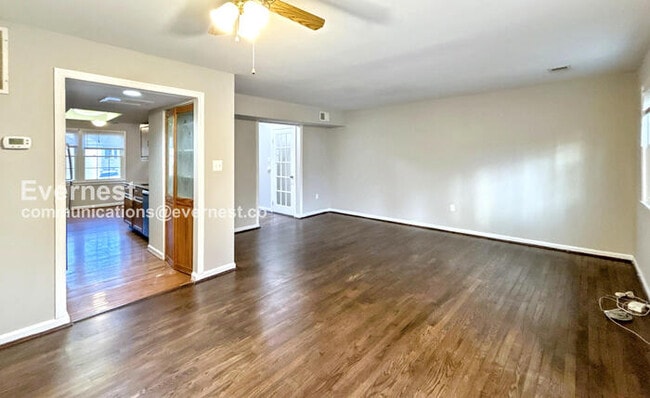 Building Photo - 2058 Mayflower Dr