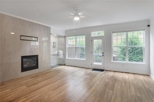 Foto del edificio - 1790 Oak Brook Ln NW