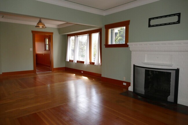 Building Photo - Gorgeous Sunset Hill Home - 2 Bedrooms + B...