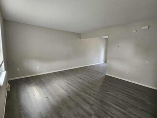 Building Photo - 203 Country Villa Ln
