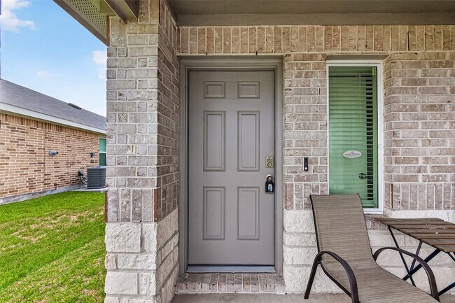 Building Photo - 5411 Wyndham Rdg Ln