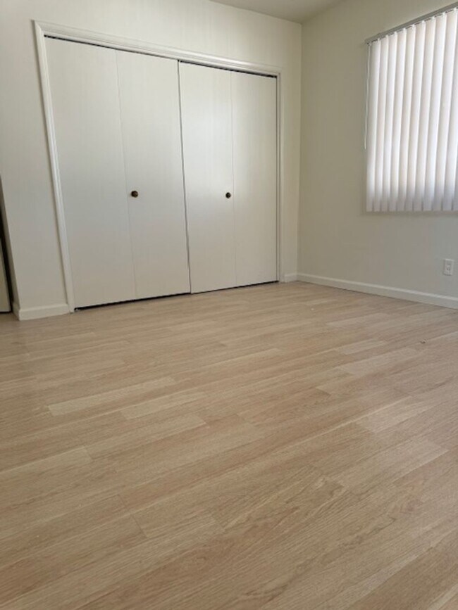Foto del edificio - 6333 Bright Ave