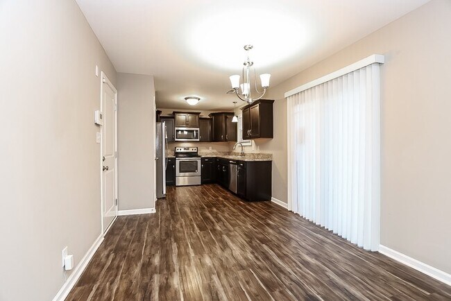 Building Photo - Beautiful 3 Bedroom Home with Great Locati...
