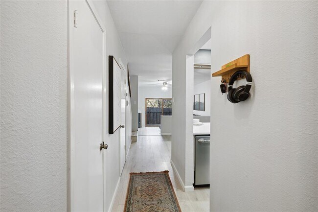 Foto del edificio - 11404 Walnut Ridge Dr
