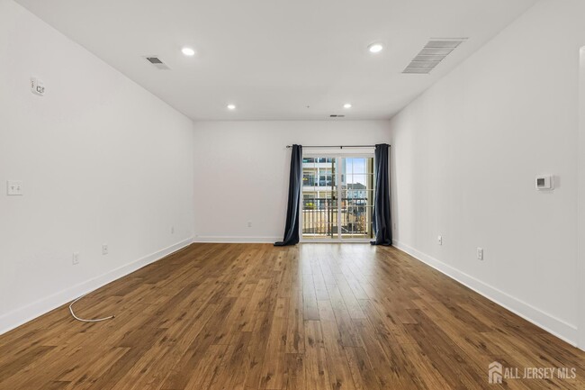 Building Photo - 718 Stiller Ln