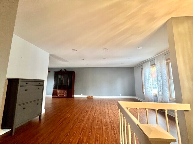 Foto del edificio - 452 N Pioneer Dr