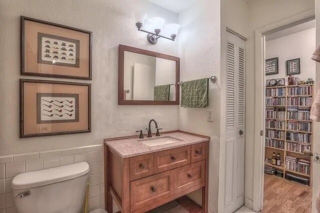 Foto del edificio - 810 Bellevue Rd