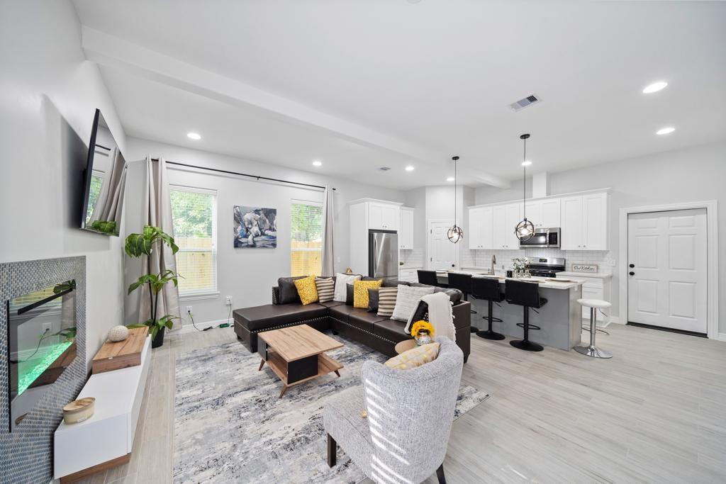 Foto principal - 9605 Buffum St
